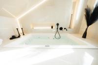 StayPrime Apartments, historic centrum, panorama, free wifi, jacuzzi, parking - Chambres d’hôtes Banská Bystrica