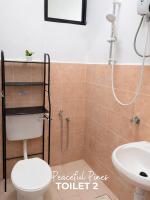 Peaceful Pines 4 ROOMS FULL AC & NETFLIX by EZYROOM MELAKA - B&B Kampung Ayer Keroh