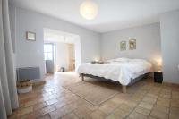 Studio Est - 30 m2 Domaine viticole Château Barbebelle - Jardin & Boulodrome partagés - Chambres d'hôtes Rognes