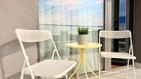 Skyline Glow - Chic 1BR Northern Business Hub Area - B&B Bucarest