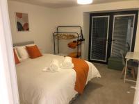 City Centre Penthouse, Free Secure Parking, Sleeps 4 - B&B Derby