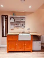 Golden Oak Guest House - B&B North Leigh
