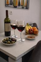 Bloom in the City- Cozy Apartment with Private Garden - Ferienwohnung Karyófyto