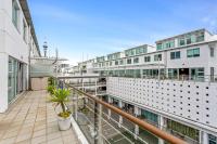 Sleek 1 Bedroom Wharf-Side Urban Retreat - B&B Auckland