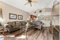 Glory Daze - Overlooking the Golf Course - B&B Branson