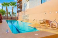 Walk to Beach House in Heart of Entertainment District - Atrium unit 102 - Chambres d'hôtes South Padre Island
