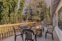 The Lucky Crab at Netarts Cozy Pet Friendly Retreat Deck - B&B Tillamook
