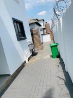 Luxury Self-Catering 3 En-Suite Bedrooms & 6 Beds - B&B Secunda