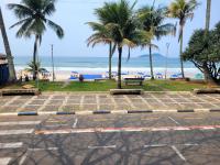 Pé na areia Praia do Tombo - B&B Guarujá
