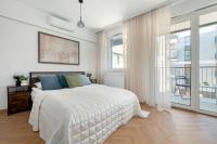 Modern Air-conditioned Studio with Parking and Balcony by Noclegi Renters - B&B Warsaw