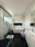 Bluesky Villa Bang Sare - Ferienwohnung Ban Ko Surao