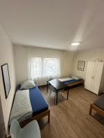 Zwei Zimmer Unterkunft - Apartments und Monteurzimmer BW - Küche, Bad und Garten - B&B Geislingen an der Steige