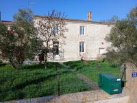 L'authentique - maison chic avec piscine - rouge - Bed and Breakfast Saint-Sigismond