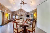 ELIVAAS Signature The Aravalli Reserve The Lotus Pet-friendly Villa with Pvt Pool, Jacuzzi and Pond - B&B Dhauj