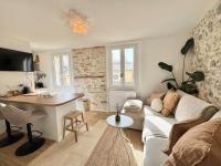 Le Cosy Revely, 2 pièces sur les remparts , climatisé - B&B Antibes