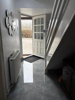 EasyStay Studio - Modern 2 Bed, 5 Mins to Airport, Station & Town Centre, Free Parking, Fast Wifi, Late Self Check-in - Ferienwohnung Luton