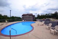 Couples Condo Retreat Overlooking Golf Course - Bed and Breakfast Branson West