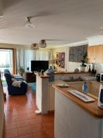 Red Emperor a trendy, modern townhouse in the heart of Esperance - Chambres d'hôtes Esperance