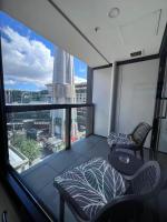 Premium Urban Oasis w Sky tower Views Private Balcony V081 - B&B Auckland
