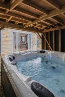 Cosy Studio Cabin with Optional Hot Tub Lilliput near Sandbanks beach - Chambres d'hôtes Poole