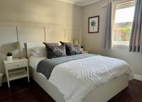 Holly Lodge - 2 x Kingsize bedrooms with private entrance and free parking-new shower room - B&B Oban