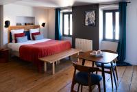 Studio Lit King-Size