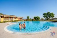 Co2 apartment in Residence Vistalago with 5 pools DesenzanoLoft Official Partner Homes & Villas by Marriott Bonvoy - B&B Desenzano del Garda