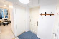 Bright Vallila Apartment with King Bed for Families - Chambres d'hôtes Helsinki
