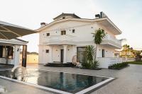 Arden Luxury Pool Villa by PS - Bed and Breakfast Bishtkamzë