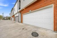 Chic 3BR Townhome w/ Rooftop Patio Near Dallas - B&B Dallas