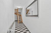 BAT Home Solutions Saarburg Altstadt - alles was ein Hotel nicht bietet - direkt am berühmten Wasserfall - 151 qm Stadthaus von 1732 für 12 Personen - Dachterrasse mit Grill & Weinbergblick - Garage & Weinkeller - Chambres d'hôtes Sarrebourg