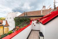 Picturesque Apt in Lesser Town with lovely Terrace - Ferienwohnung Prag
