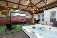 Lux Home, Sleeps 16,FIFA- AT&T 20m, Spa & TankPool - B&B Dallas