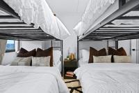 Luxury Oasis Near NYC Met life Sleeps 12 - Chambres d'hôtes Newark
