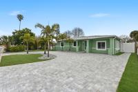 Beachside Comfort Just Minutes from the Sand - B&B Saint Pete Beach
