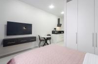 14-6 Diplomat Hall, Zhylianska 59, Kyiv centre, fantastic city view, 15 kW backup power, Petrovdom Apartment - B&B Kyiv