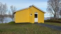 Sea View Cabin near Senja The Yellow House - B&B Brøstadbotn