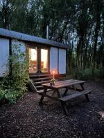 Nightingale Camp private Glamping with hot tub - B&B Whelford