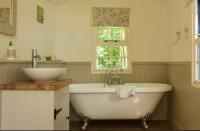 Nightingale Camp private Glamping with hot tub - B&B Whelford