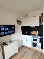 Appartement Favière-plage, Piscine-Terrain de tennis-Foot - Chambres d'hôtes Bormes-les-Mimosas