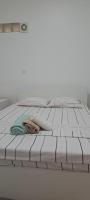 JRV Guesthouse located 10 min walk from the beach - B&B Praia