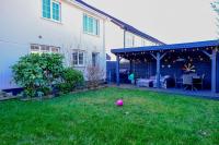 Spacious 4 Bedroom Pet Friendly House By Travel Lets Holiday Rentals Derry With Garden - Chambres d'hôtes Derry