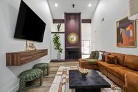 The Orange Door - Unit A - Heated Plunge Pool - Bed and Breakfast Austin