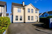 Spacious 4 Bedroom Pet Friendly House By Travel Lets Holiday Rentals Derry With Garden - Chambres d'hôtes Derry