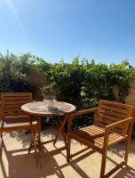 Vrahakia Apartment 4 in Marina Galatas - Ferienwohnung Galatás