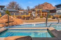 Timber & Tin H 2Bed 2Bath w Pool & Rooftop Deck - B&B Kanab