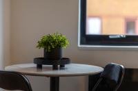 Studio Apartment - Perfect for Contractors and Short & Long Term Stays - Free WIFI - Free Parking - Extra Bed - Full Kitchen - Chambres d'hôtes Peterborough
