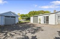 The Back Haus - Private Guesthouse near the Redwoods - B&B Rotorua