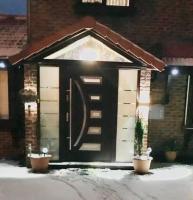 Read Oak Lodge - Spring Offer - Free Parking - Kitchen Laundry Facility - Near PRUH - Orpington - 20 Mins from London Bridge - Bed and Breakfast Farnborough