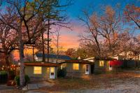 Couples Escape: Cozy Lakeside Cabin by the Marina - Holiday Home - Chambres d'hôtes Rockaway Beach